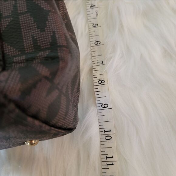 Michael Kors Shoulder bag. Like new condition. Medium size shoulder bag. - Picture 4 of 6